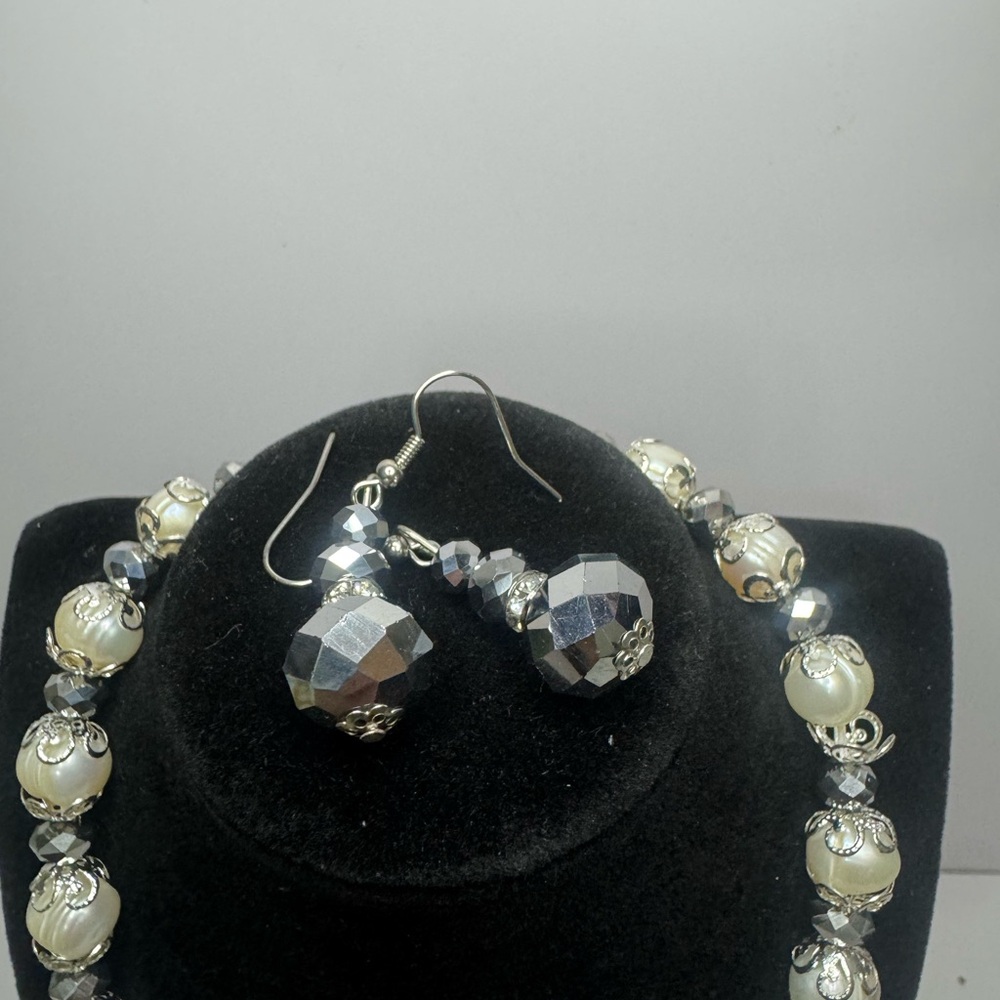 Elegant Silver and Cream Beaded Necklace - Picture 3 of 4